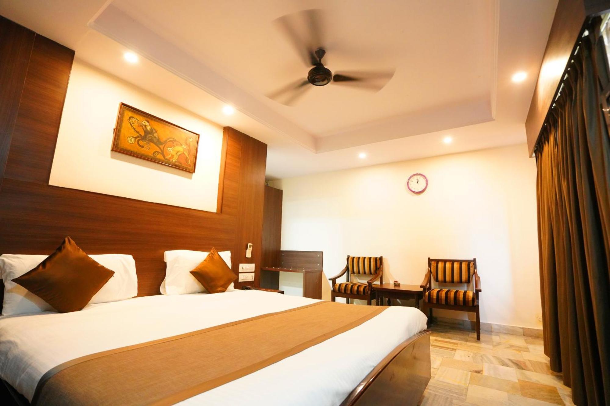 Jaya Residency Hotel Kākināda Exterior foto